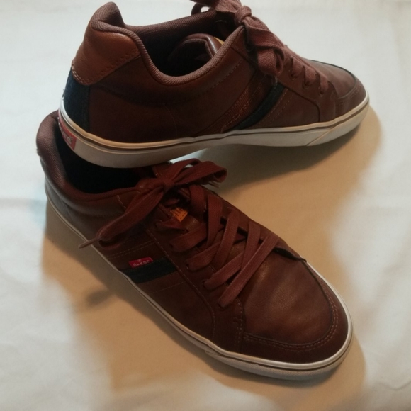 levis casual shoes
